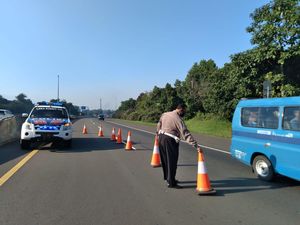 One Way Diberlakukan, Jalur Menuju Puncak Ditutup Sore Ini