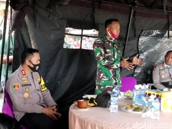Awasi Penggunaan Masker, Aparat Gabungan Siaga di Palabuhanratu