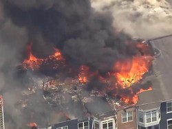 Ngeri! Api Membara di Apartemen AS