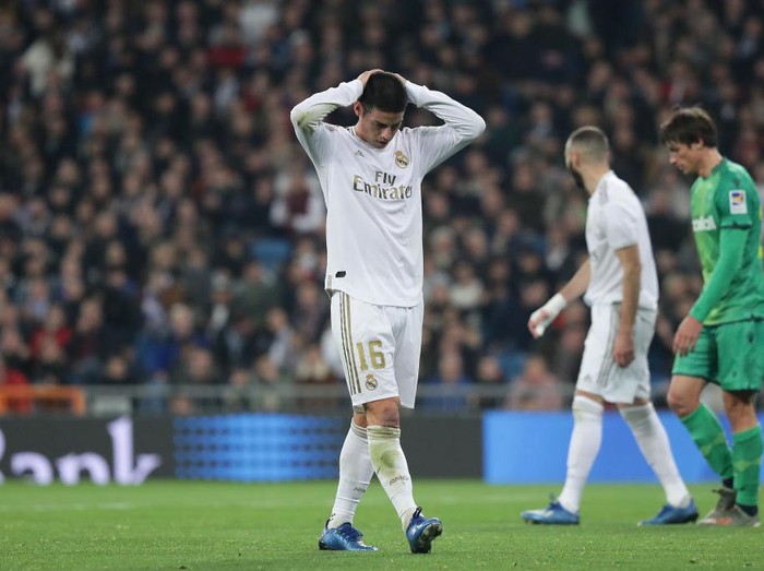 MADRID, SPAIN - FEBRUARY 06: James Rodriguez of Real Madrid CF reacts as he fail to score during the Copa del Rey quarter final match between Real Madrid and Real Sociedad de Futbol at Estadio Santiago Bernabeu on February 06, 2020 in Madrid, Spain. (Photo by Gonzalo Arroyo Moreno/Getty Images)