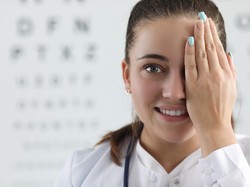 Kedutan Mata Kanan Atas dan Artinya dari Sisi Medis