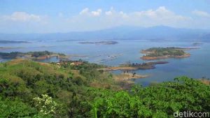 Menikmati Pesona Pulau Kecil di Waduk Jatigede