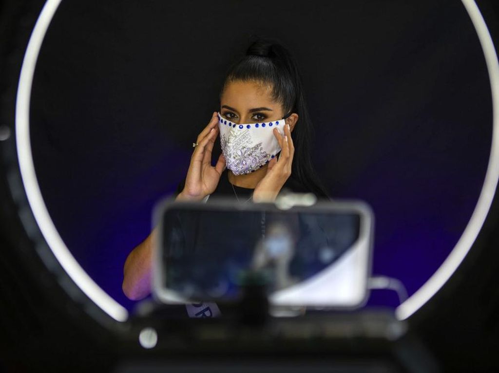 Foto: Aksi Para Finalis Kontes Kecantikan Berlomba di Tengah Pandemi Corona Foto: Aksi Para Finalis Kontes Kecantikan Berlomba di Tengah Pandemi Corona