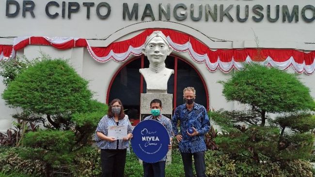 HUT RI ke-75, NIVEA Donasikan 20.000 Skin Care ke Tenaga Medis HUT RI ke-75, NIVEA Donasikan 20.000 Skin Care ke Tenaga Medis