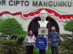 HUT RI ke-75, NIVEA Donasikan 20.000 Skin Care ke Tenaga Medis HUT RI ke-75, NIVEA Donasikan 20.000 Skin Care ke Tenaga Medis
