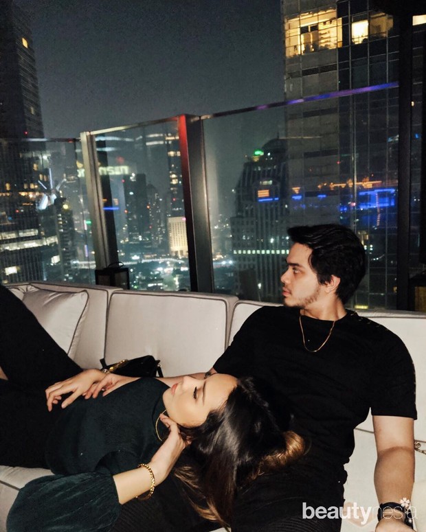 Nyaman Tidur di Pangkuan Ovi/instagram.com/anyageraldine/ Gaya Pacaran Anya Geraldine