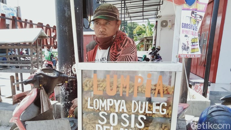 Kisah Pedagang Lumpia Difabel Terdampak Pandemi, Pendapatan Turun Drastis