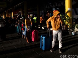 Tambah 2.037, Kasus Positif Corona di RI Tembus 153.535