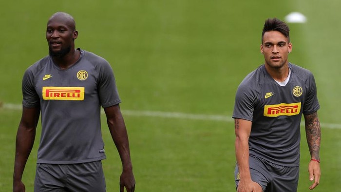 COLOGNE, GERMANY - AUGUST 20: Romelu Lukaku of Inter Milan and Lautaro Martinez of Inter Milan look on during a training session ahead of their UEFA Europa League match against Sevilla at RheinEnergieStadion on August 20, 2020 in Cologne, Germany. (Photo by Friedemann Vogel/Pool via Getty Images)