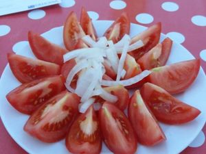 Turis Marah-marah, Salad Rp 100 Ribu Isinya Cuma Tomat