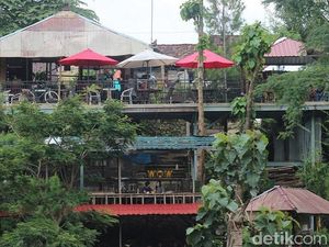 Wisata Alam Kediri Masih Tutup, Warga Kunjungi Kafe di Kaki Gunung Wisata Alam Kediri Masih Tutup, Warga Kunjungi Kafe di Kaki Gunung