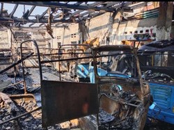 20 Bajaj Terbakar di Pool Palmerah Jakbar Pagi Tadi, Tak Ada Korban Jiwa