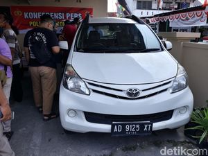 Pelaku Pembunuhan Sekeluarga di Sukoharjo Gadaikan Mobil Korban Rp 82 Juta