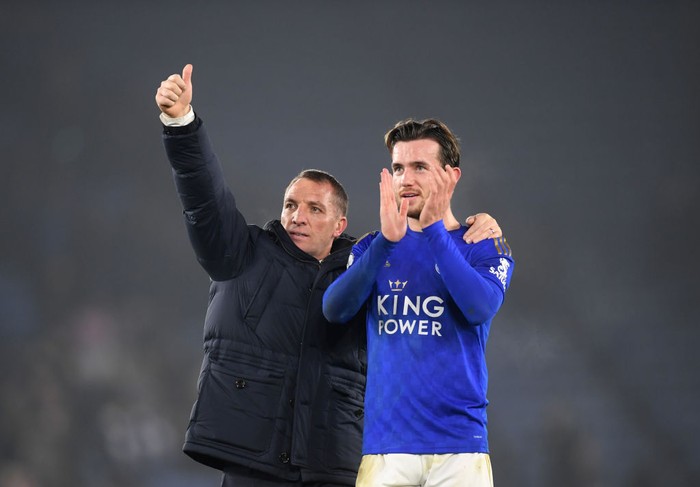LEICESTER, ENGLAND - JANUARY 22: Brendan Rodgers, Manager of Leicester City points to Ben Chilwell of Leicester City as he applauds fans after the Premier League match between Leicester City and West Ham United at The King Power Stadium on January 22, 2020 in Leicester, United Kingdom. (Photo by Michael Regan/Getty Images)