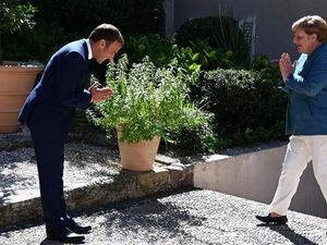 Pemimpin Prancis dan Jerman Pamer Keakraban di Benteng Bregancon