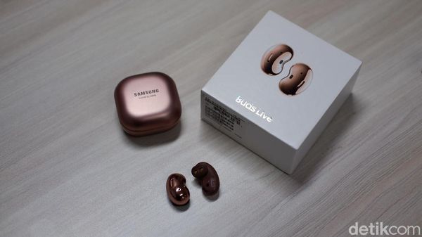 Galaxy Buds Live, TWS Unik Berdesain Mirip Kacang Merah