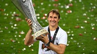 Kelima adalah Julen Lopetegui. Pelatih Sevilla ini bisa jadi pilihan alternatif karena gaya permainan sepakbola menyerangnya dirasa cocok dengan MU (Getty Images/Pool)