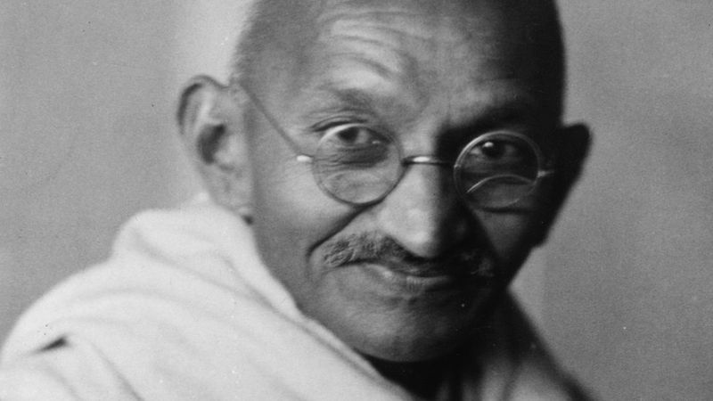 Kacamata Mahatma Gandhi yang ditinggal di kotak surat terjual senilai Rp5 miliar, jauh lebih tinggi dari perkiraan