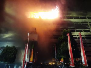 Ada Kebakaran, Kompleks Gedung Kejaksaan Agung Disterilkan Ada Kebakaran, Kompleks Gedung Kejaksaan Agung Disterilkan