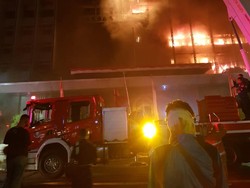 Hampir 4 Jam Kebakaran Gedung Kejaksaan Agung, 43 Unit Damkar Dikerahkan