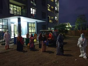 6 Santri Positif COVID-19 di RSUD Genteng Dipindah ke Ponpes Darussalam 6 Santri Positif COVID-19 di RSUD Genteng Dipindah ke Ponpes Darussalam