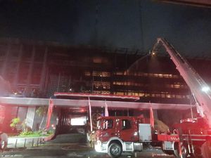 Sudah 4 Jam, Kebakaran di Gedung Kejaksaan Agung Belum Padam