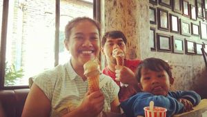 Bu Tejo Tilik Doyan Makan Gelato, Ini Buktinya!