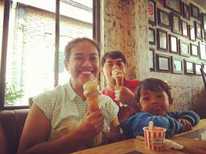 Bu Tejo Tilik Doyan Makan Gelato, Ini Buktinya!