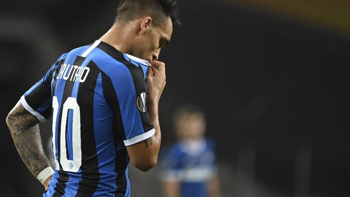 Inter Milans Lautaro Martinez reacts during the Europa League final soccer match between Sevilla and Inter Milan in Cologne, Germany, Friday, Aug. 21, 2020. (Ina Fassbender/Pool via AP)
