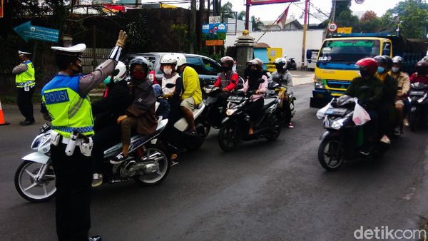 Libur Panjang, Lalu Lintas di Jalan Raya Lembang Meningkat Tajam