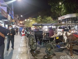 Suasana Jalan-jalan Malam di Malioboro di Era New Normal