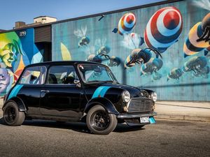 Hasil Kawin Silang Mobil Mini dengan Kawasaki Ninja