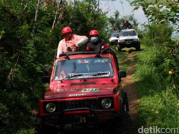 Foto: Naik Jip Menuju Tempat Ngopi Hits di Banjarnegara
