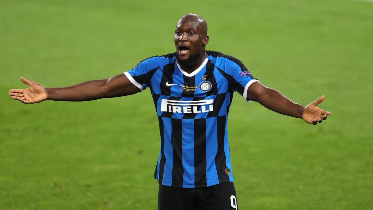 Lukaku tak muncul di sesi penyerahan medali. Foto: Getty Images/Pool