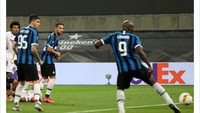 Gol bunuh diri Lukaku menjadi penentu kemenangan Sevilla di final Liga Europa. Apes, mengingat aksinya musim ini sudah sedemikian oke buat Inter. (Foto: internet/Twitter)