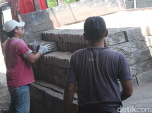 Unik, 130 Rumah Rutilahu di Cianjur Diperbaiki Pakai Limbah Plastik