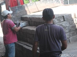 Unik, 130 Rumah Rutilahu di Cianjur Diperbaiki Pakai Limbah Plastik