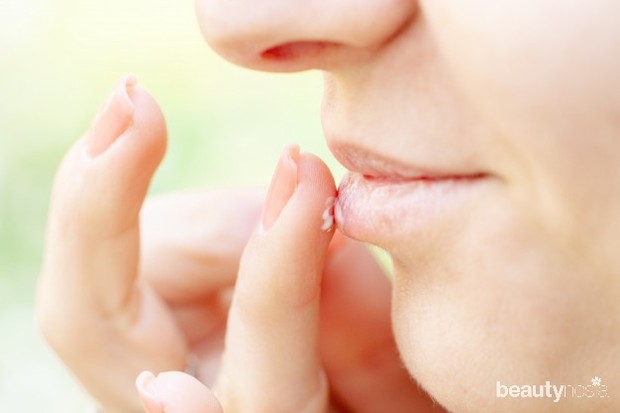 Scrub Bibir/Freepik.com Tips Menggunakan Liptint agar Merata