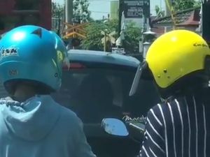 Ciee, Pemotor Cowok dan Cewek Ini Romantis Yah...