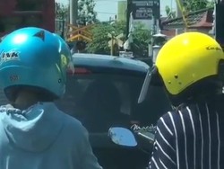 Ciee, Pemotor Cowok dan Cewek Ini Romantis Yah...