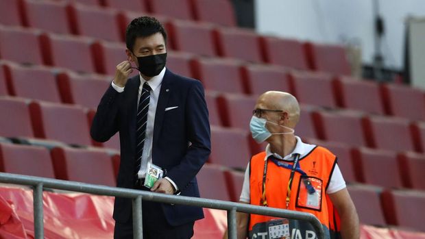 COLOGNE, GERMANY - AUGUST 21: Steven Zhang, President of FC Internazionale looks on prior to the UEFA Europa League Final between Seville and FC Internazionale at RheinEnergieStadion on August 21, 2020 in Cologne, Germany. (Photo by Lars Baron/Getty Images)