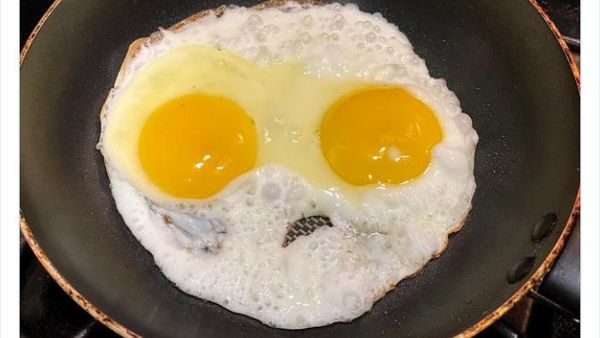 10 Telur Mata Sapi Buatan Netizen Ini Berbentuk Alien hingga Monster