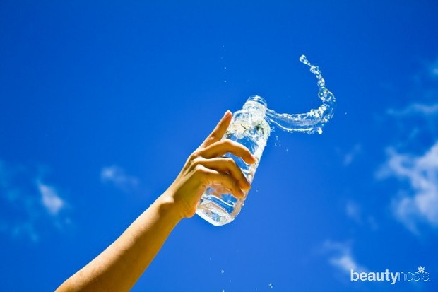 Mengganti botol plastik dengan tempat minum akan menghemat 1.800 botol dalam setahun.
