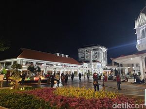 Long Weekend Berakhir, Alun-alun Suroboyo Masih Jadi Magnet Warga