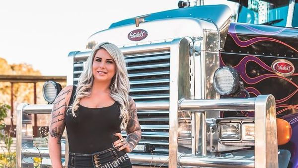 Foto: Penampilan Supir Truk Paling Seksi di Dunia yang Kini Jadi Model