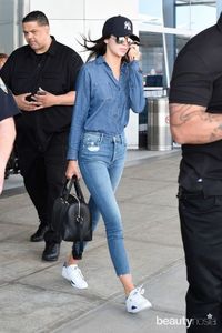 Inspirasi Gaya OOTD Denim ala Street Style