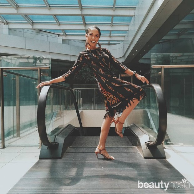 Gaya Stylish Putri Manjo/instagram.com/_putrimanjo/ Potret Pemain Film Tilik