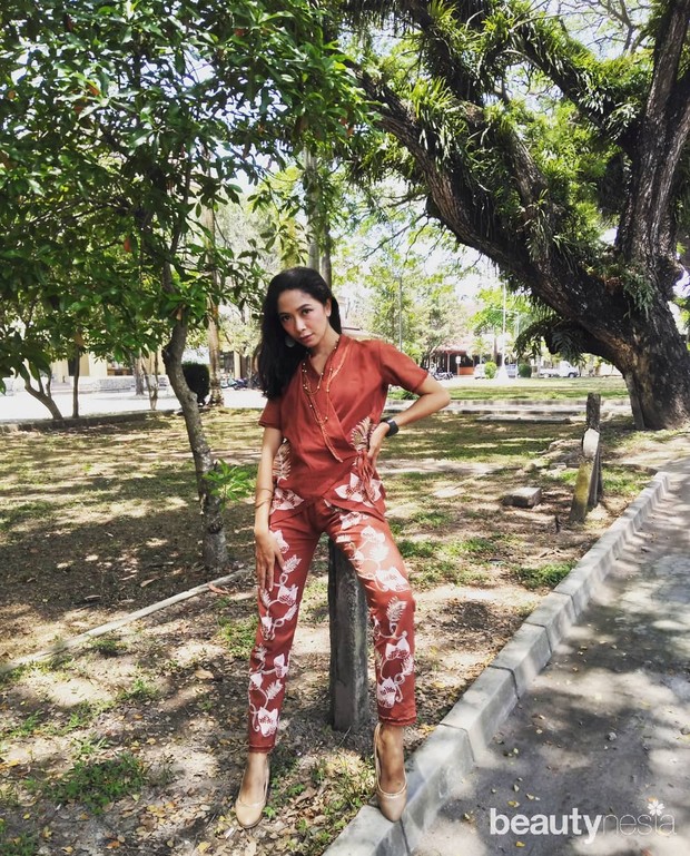 Gaya Stylish Putri Manjo/instagram.com/_putrimanjo/ Potret Pemain Film Tilik