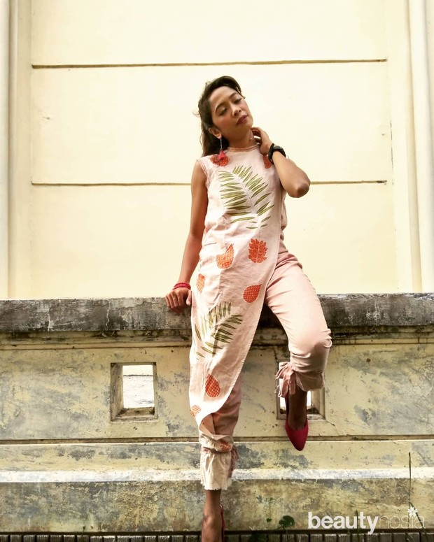 Gaya Stylish Putri Manjo/instagram.com/_putrimanjo/ Potret Pemain Film Tilik