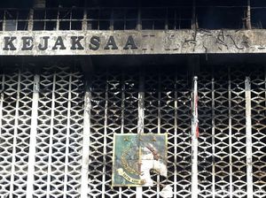 Siapa Pejabat Utama Kejagung Diperiksa Polisi soal Gedung Dilalap Api?